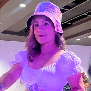 Meet your Posher, Gladiola